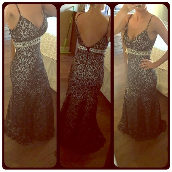 Formal dress or ball gown - Picture 1 of 1